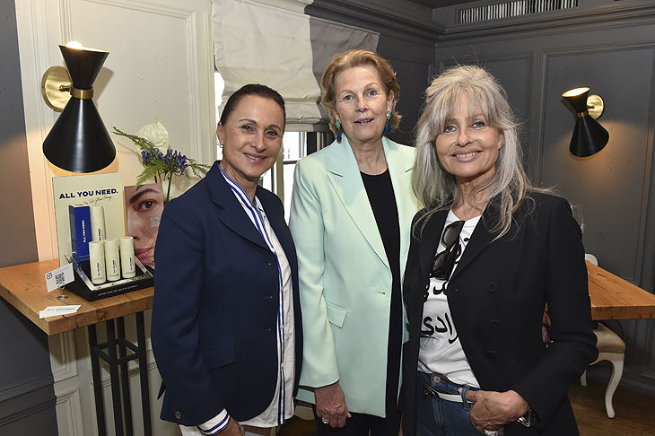 Sybille Mang, Walburga Freifrau von Lerchenfeld, Elke Scharmahd-Vonficht &bdquo;All you need by Dr. Gloria Mang&ldquo; Launch ihrer Kosmetikserie im K&auml;fer Restaurant in M&uuml;nchen am 06.05.2024 / Foto: BrauerPhotos / Goran Nitschke